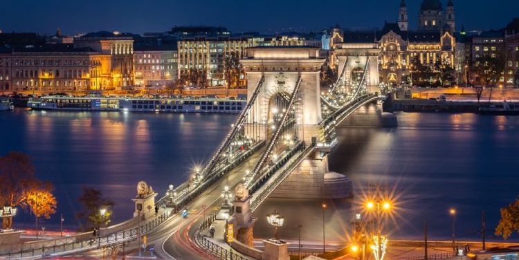 Szechenyi Chain Bridge3.jpg