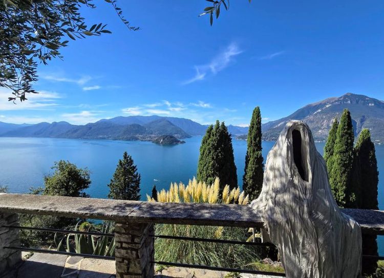 Castello di Vezio.jpg