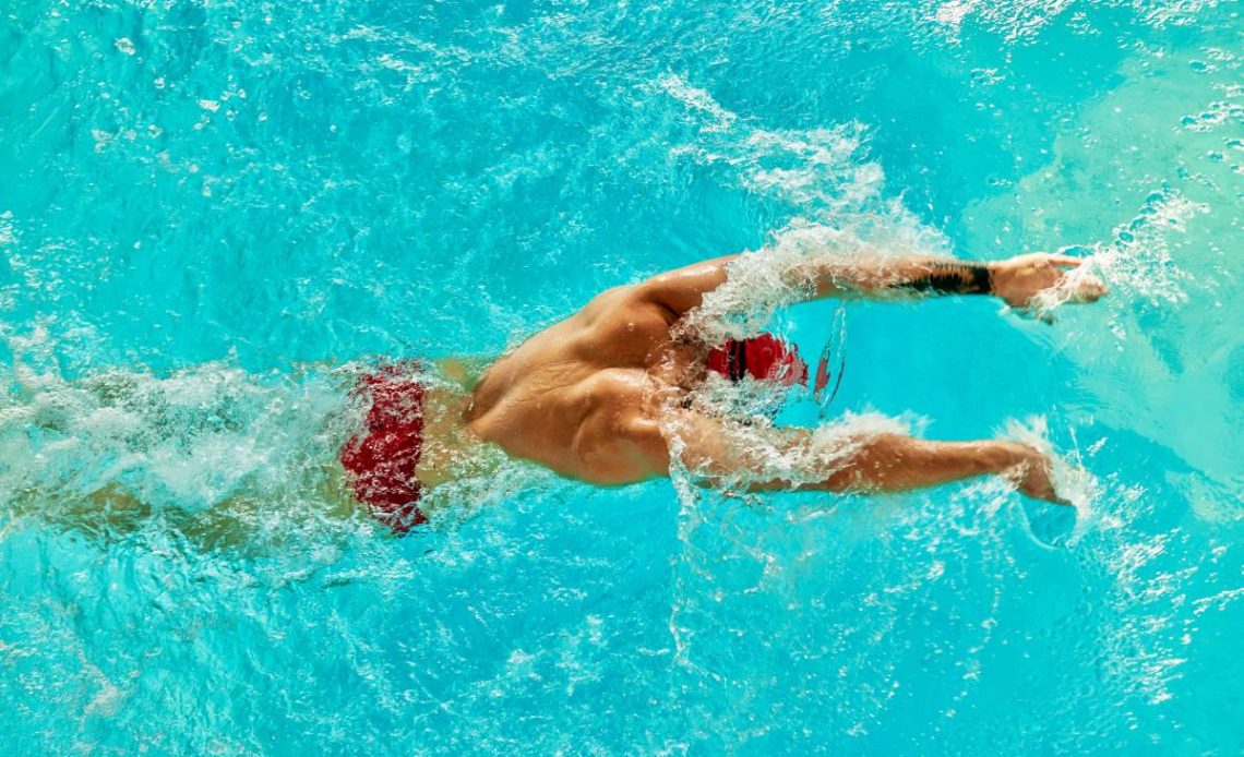 Skolyoz Yüzme ile Düzelir mi? Bilimsel Gerçekler ve Doğru Tedavi Yöntemleri