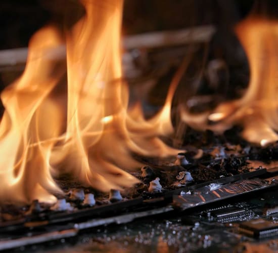 Fluoridimittaus (fluorivety) on akkupalon jälkihoidon tärkein vaihe.