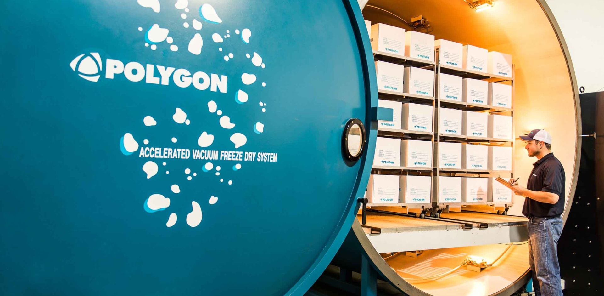 Putkivuodossa kastuneen paperiarkiston kuivaus - Polygon