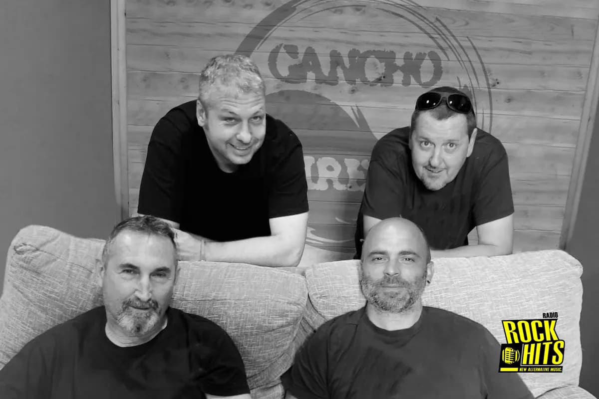 «Gancho Directo: Dibujando Caminos en el Rock & Roll Español»