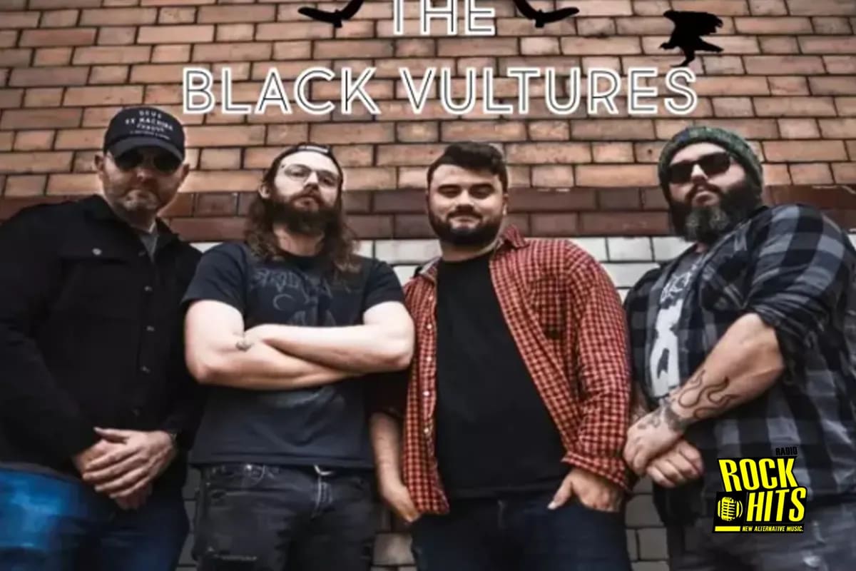 The Black Vultures estrenó hace poco  su primer sencillo «Treat Me Like An Animal»