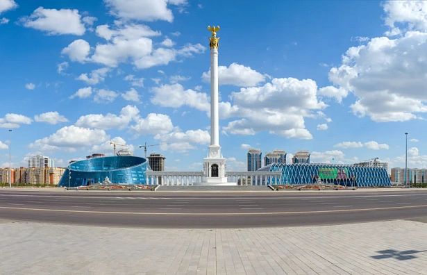 Монумент «Қазақ елі»
