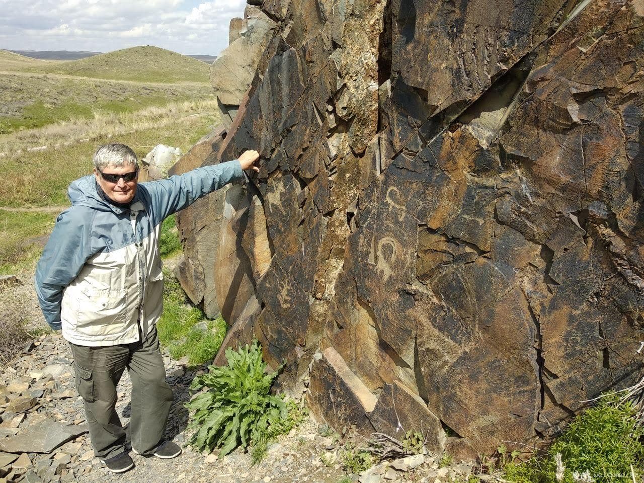 Что взять с собой at Петроглифы Тамгалы Тас, Kazakhstan