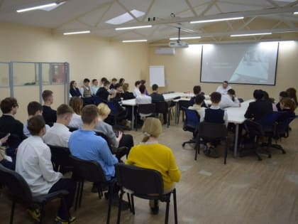 В Дмитрове старшеклассники учатся предпринимательству у опытных бизнесменов