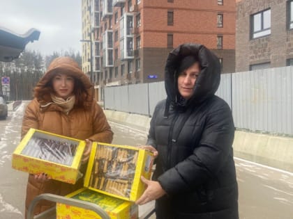 Порядка полтонны гумпомощи и автомобиль передали жители Люберец в зону СВО в январе