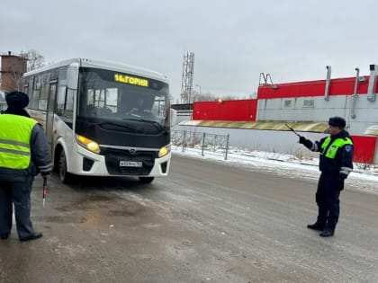 Сотрудник отдела Госавтоинспекции УМВД России по г.о. Воскресенск провел беседы с водителями пассажирского транспорта