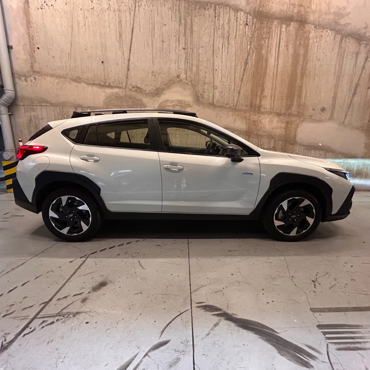 Vehicle media 6
