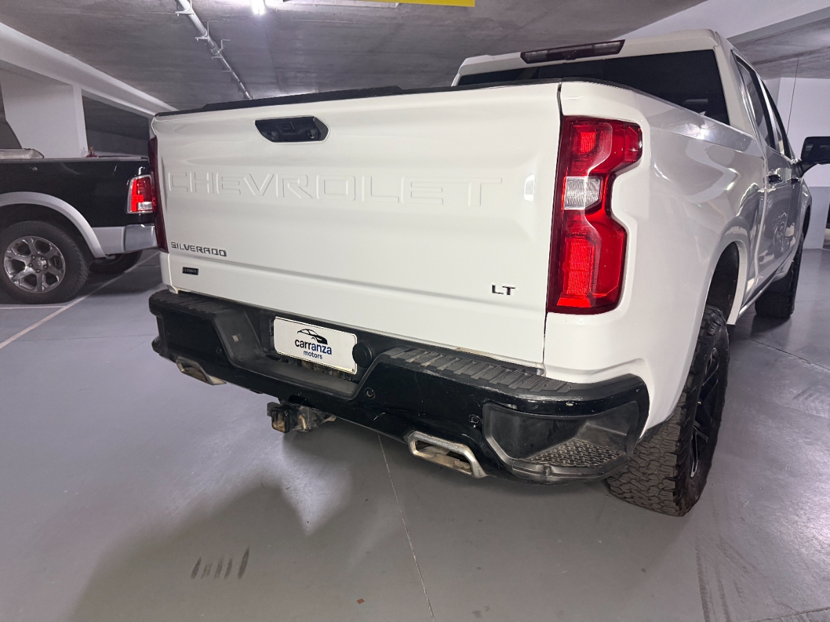 Vehicle media 6