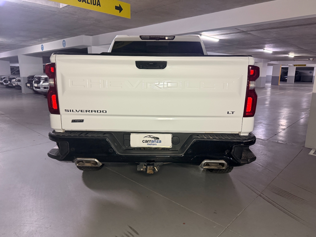 Vehicle media 8