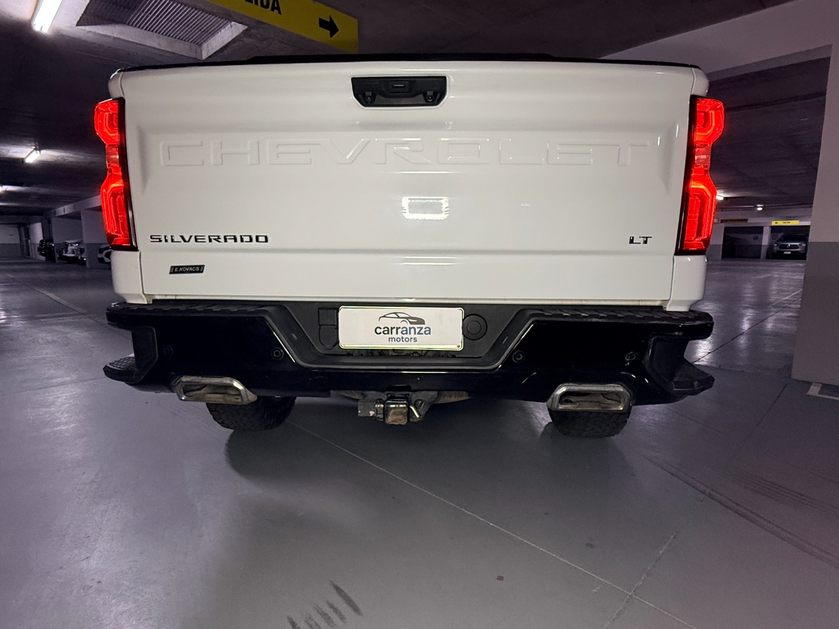 Vehicle media 10