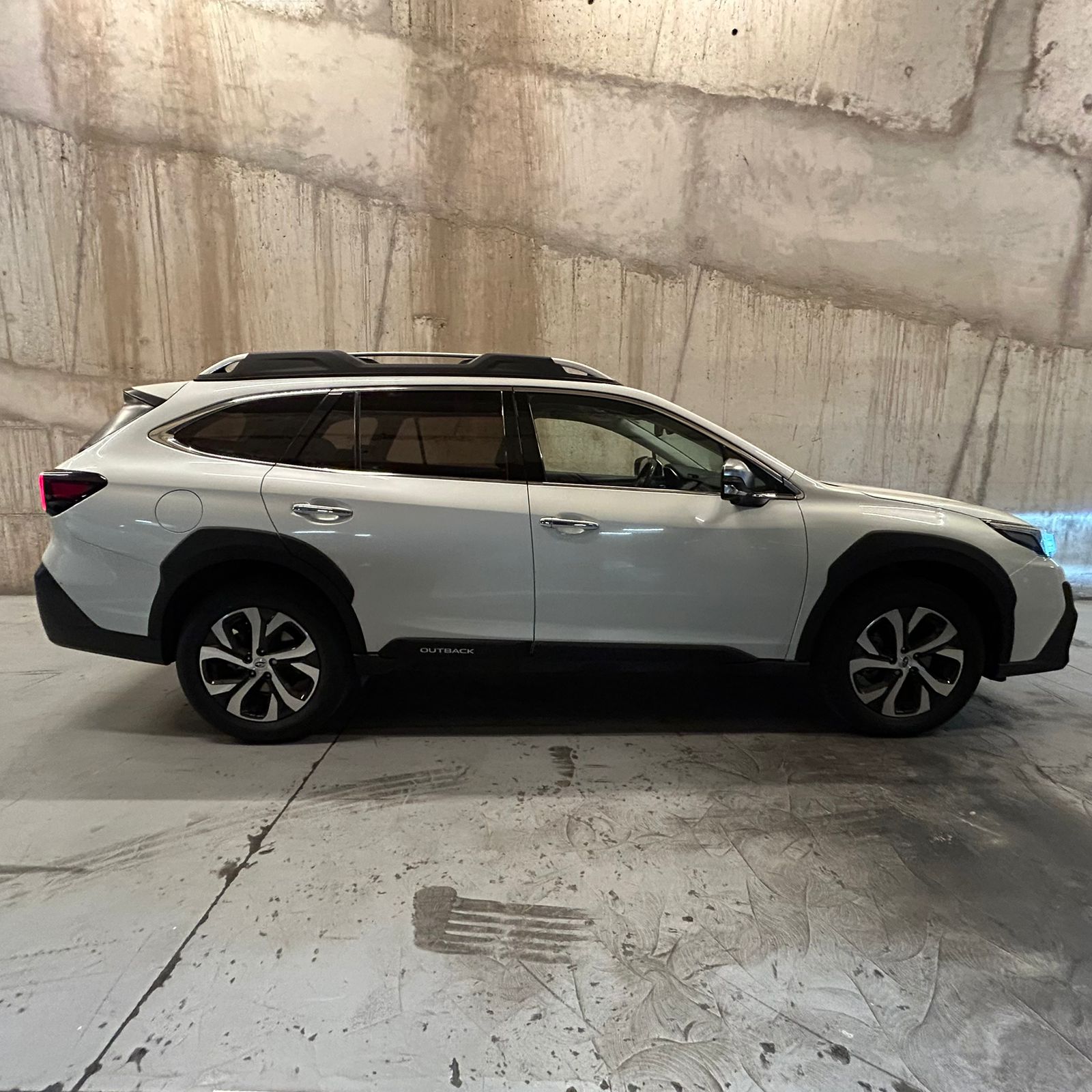 Vehicle media 6