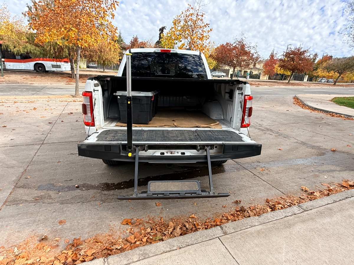 Vehicle media 9