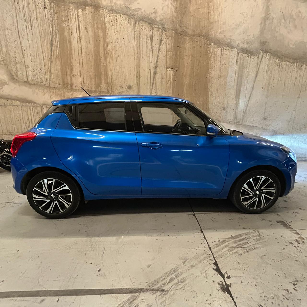 Vehicle media 6