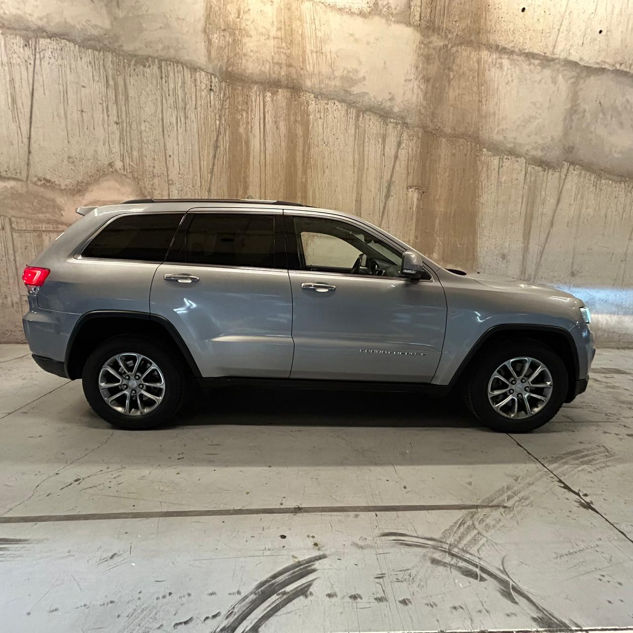 Vehicle media 6