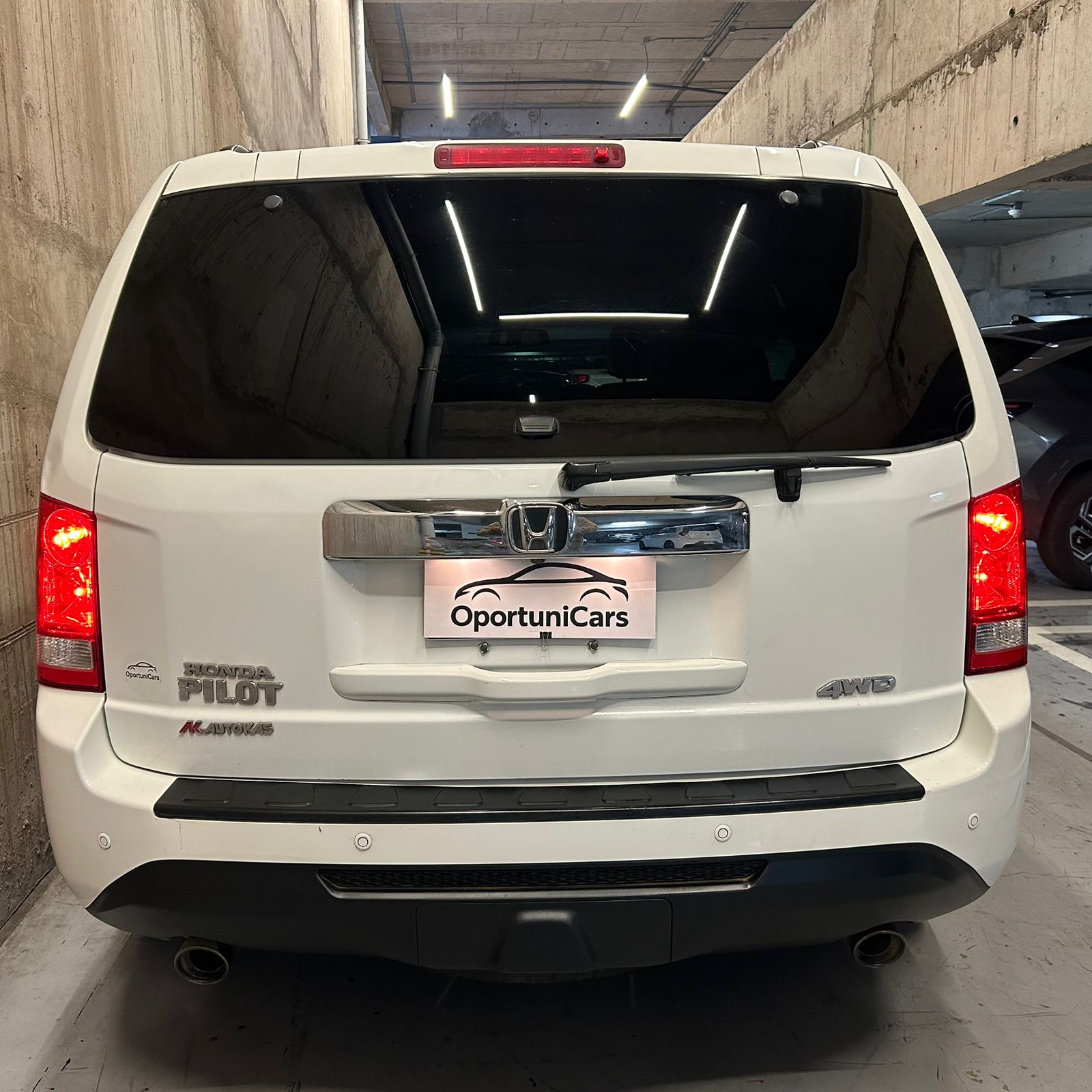 Vehicle media 4