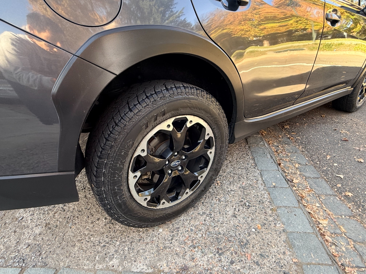 Vehicle media 10