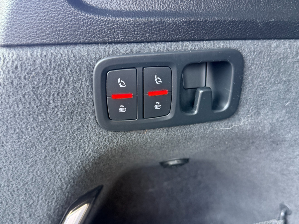 Vehicle media 10