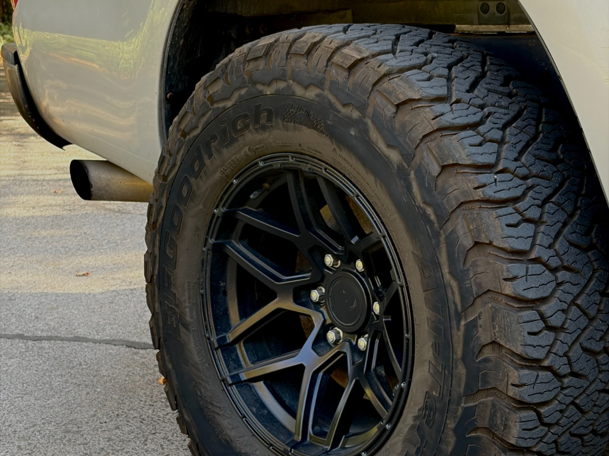 Vehicle media 6