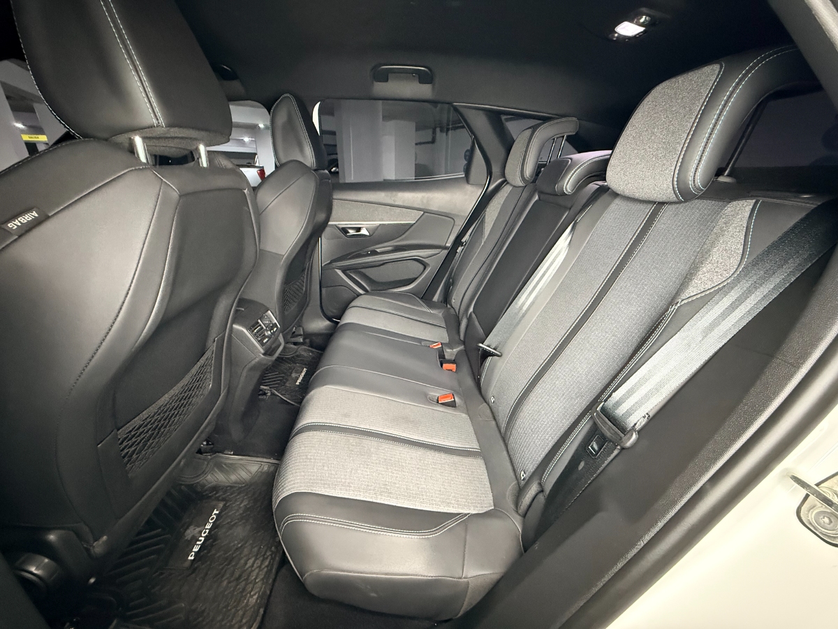 Vehicle media 10