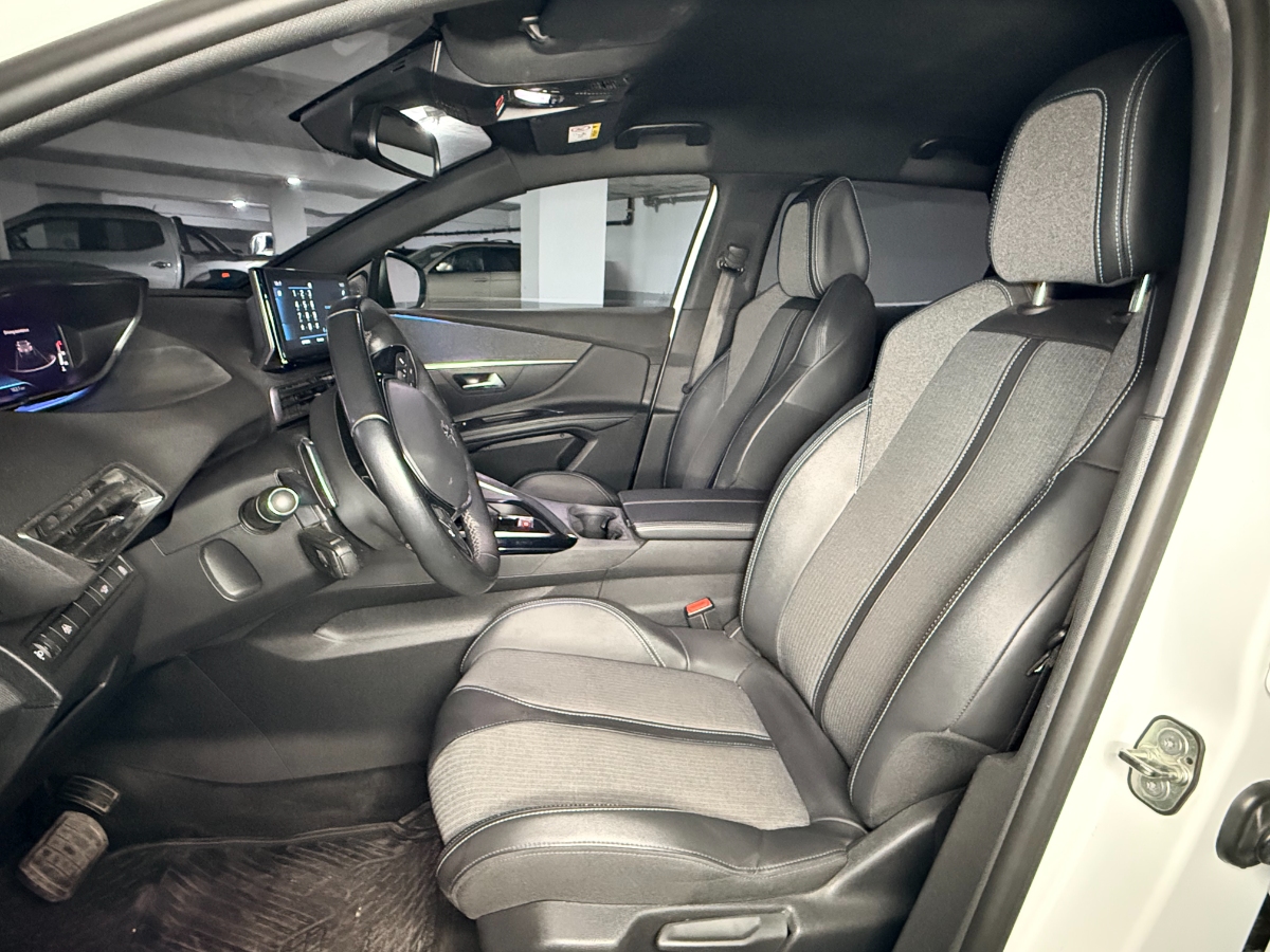 Vehicle media 8