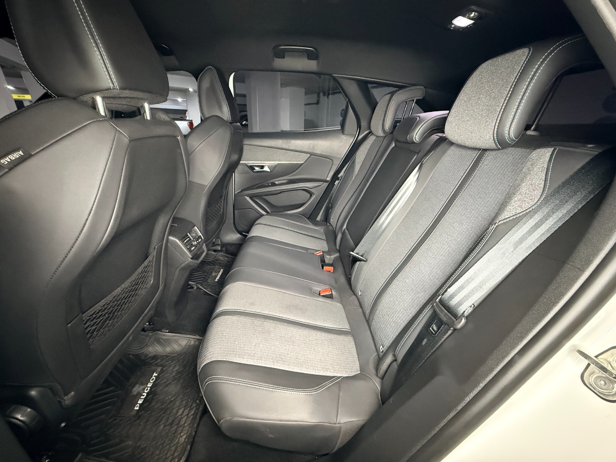 Vehicle media 9