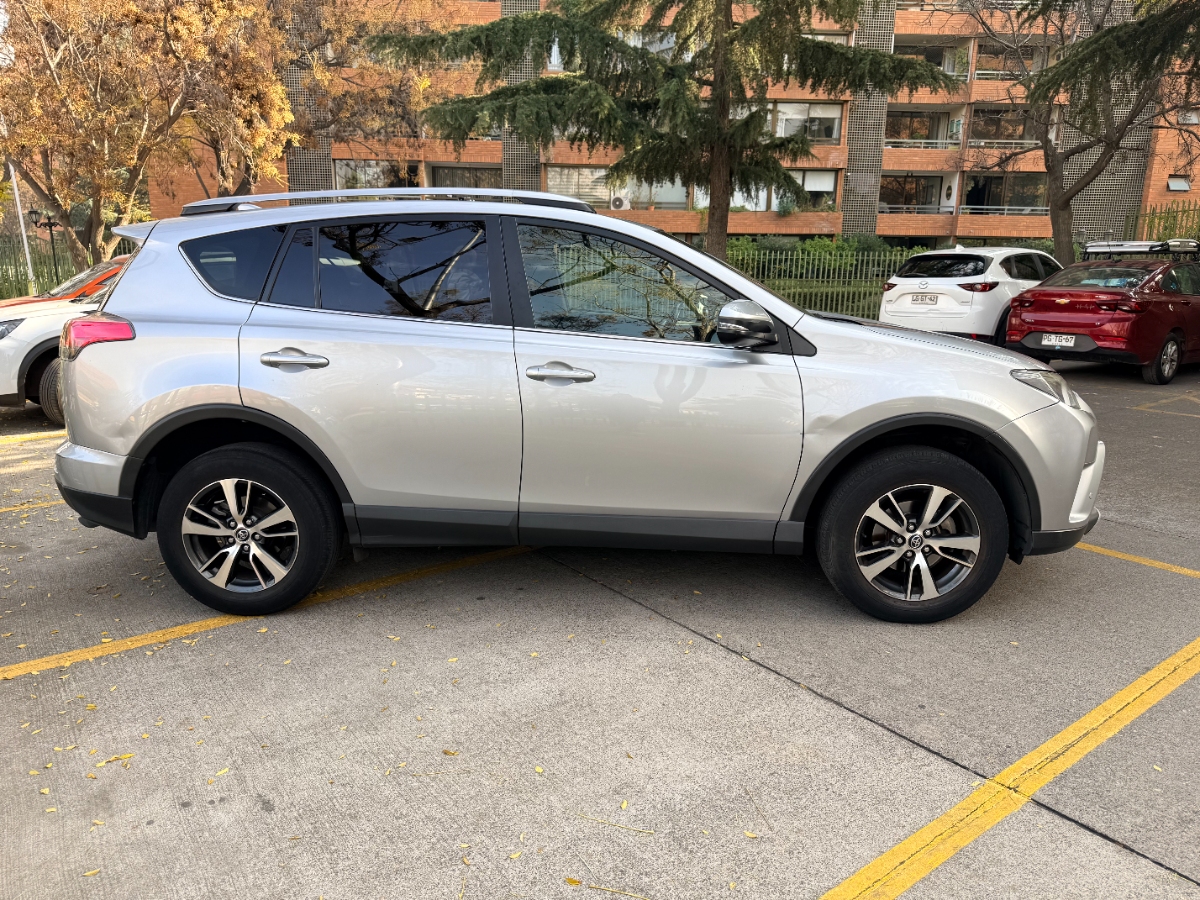 Vehicle media 9