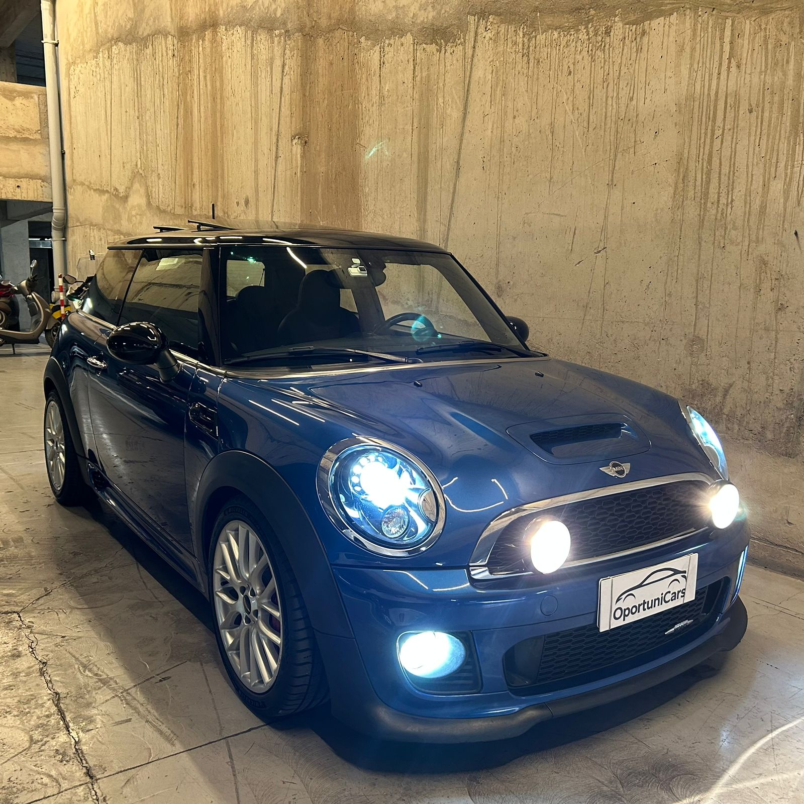 Vehicle media 7