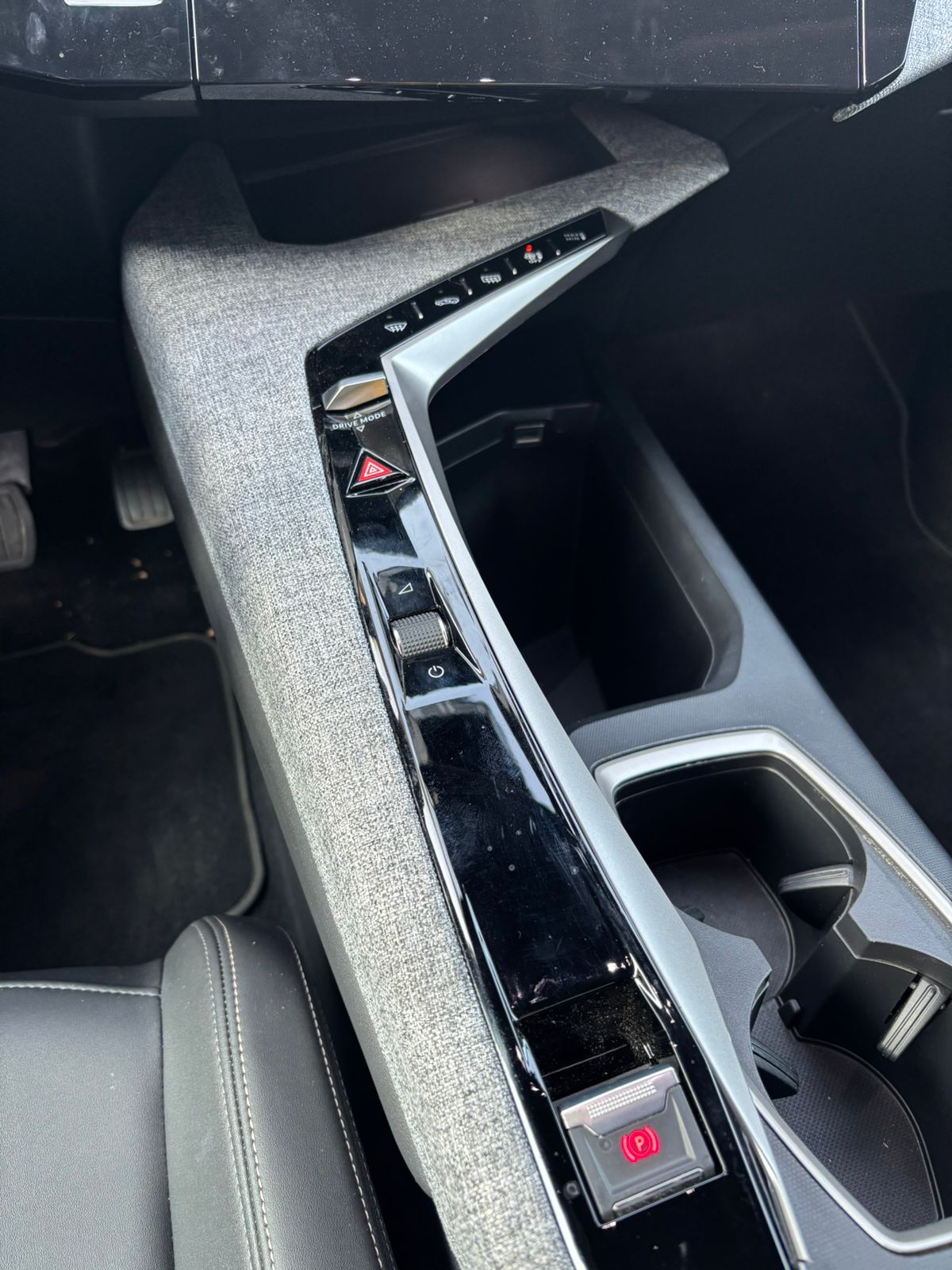 Vehicle media 7