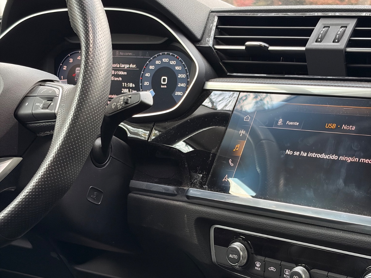 Vehicle media 9
