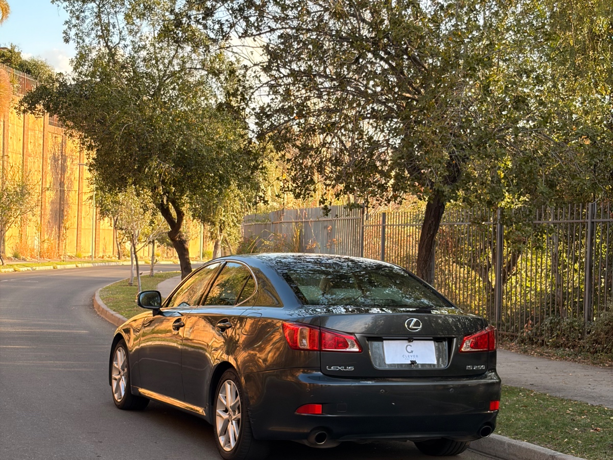 Vehicle media 4