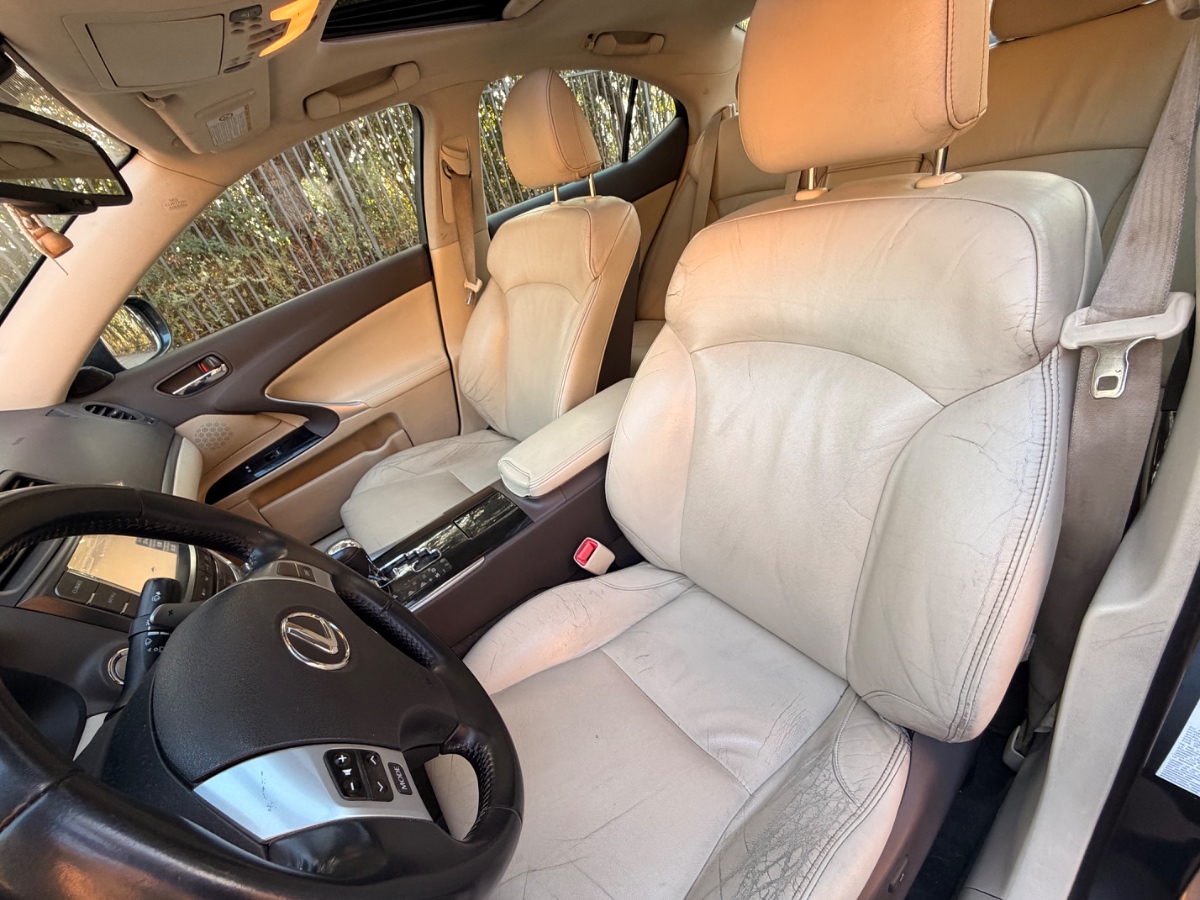 Vehicle media 6