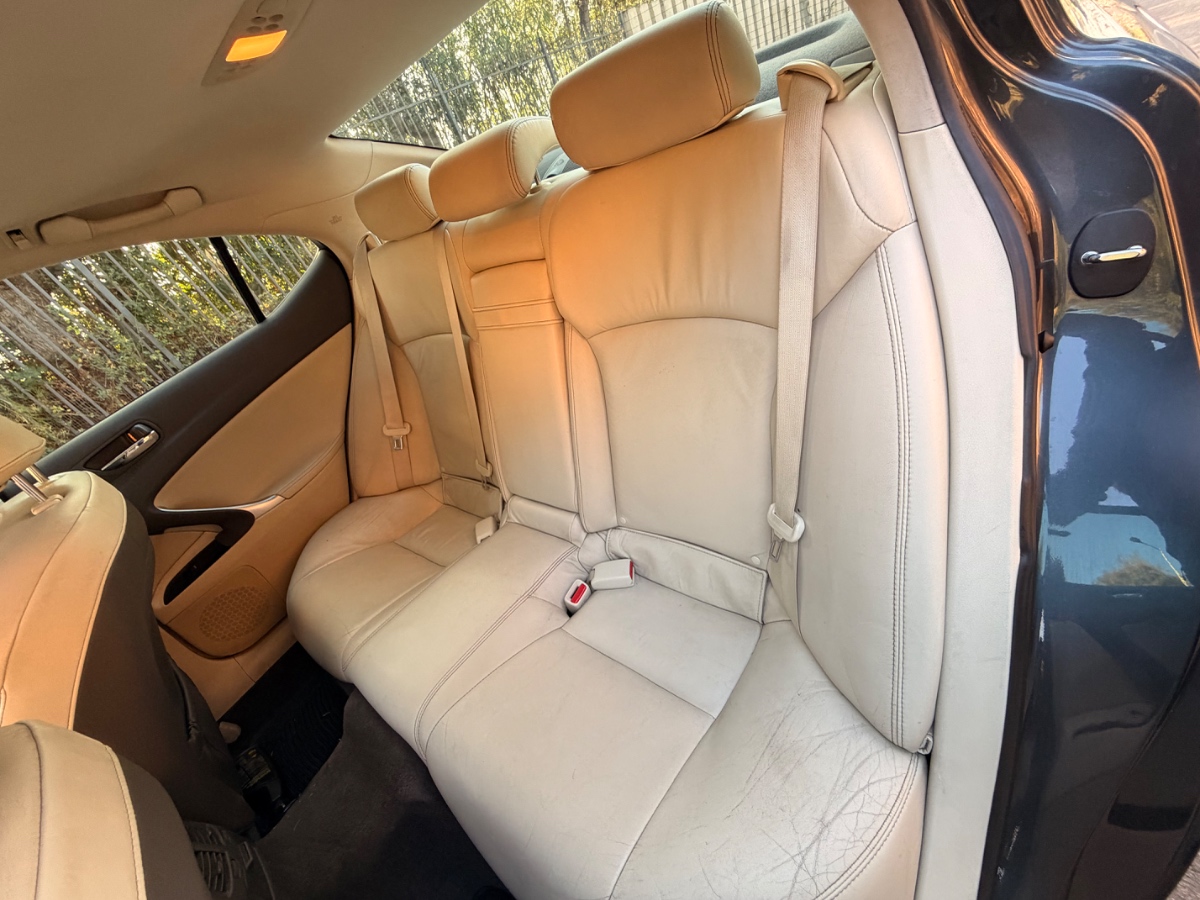 Vehicle media 7