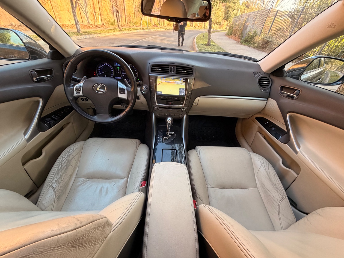 Vehicle media 8