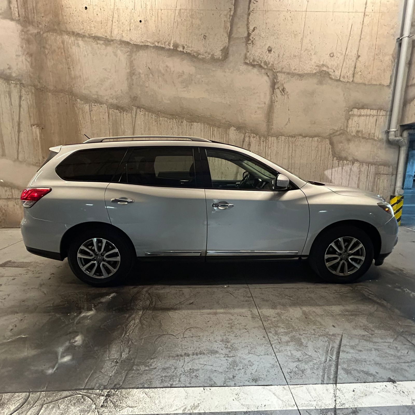 Vehicle media 6