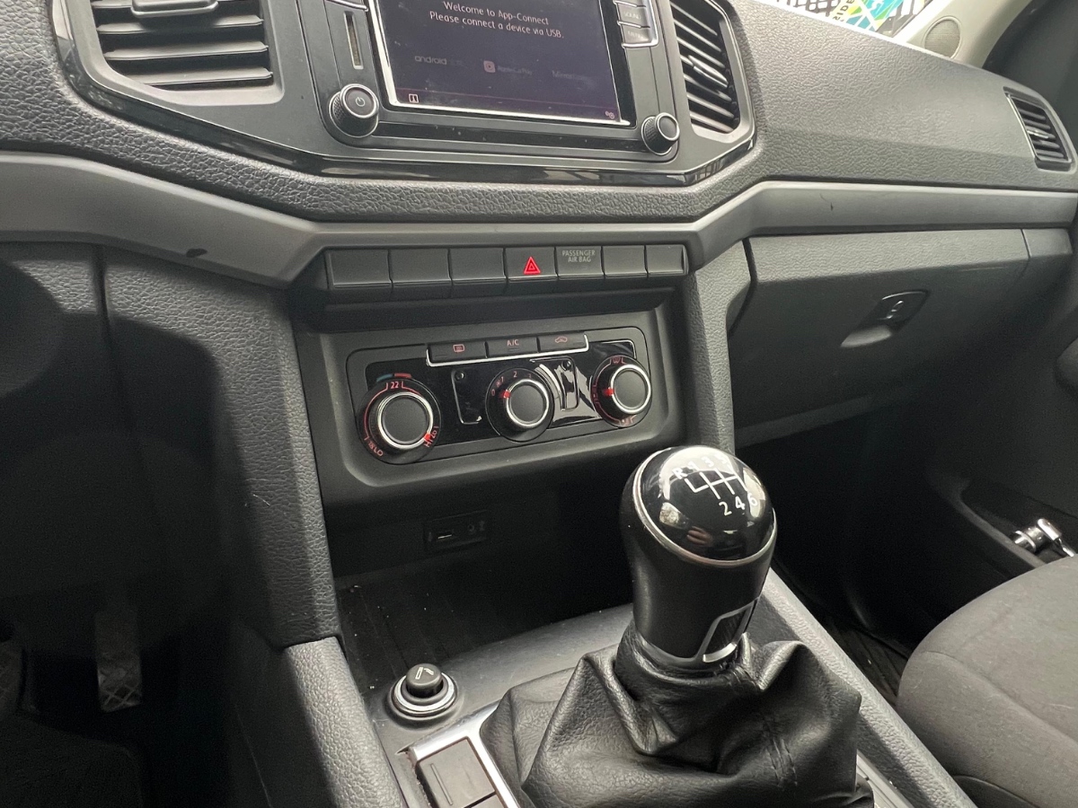 Vehicle media 8