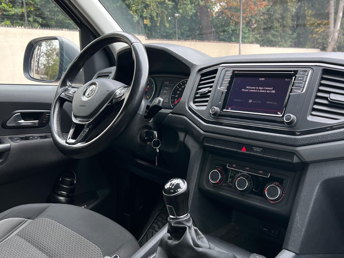 Vehicle media 9