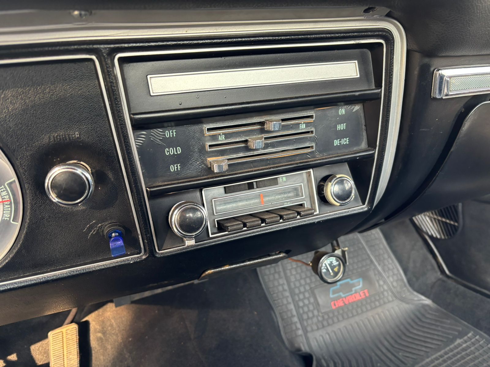 Vehicle media 11