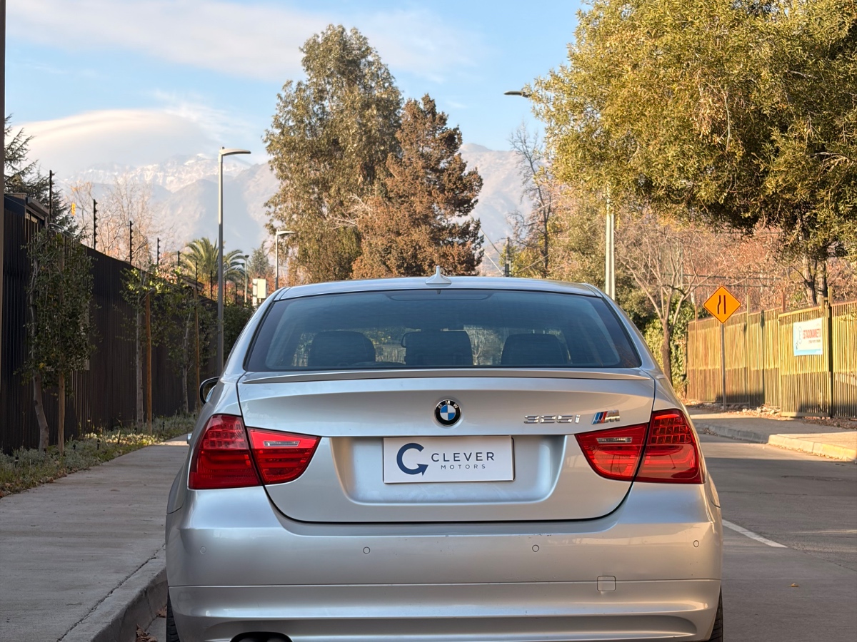 Vehicle media 4