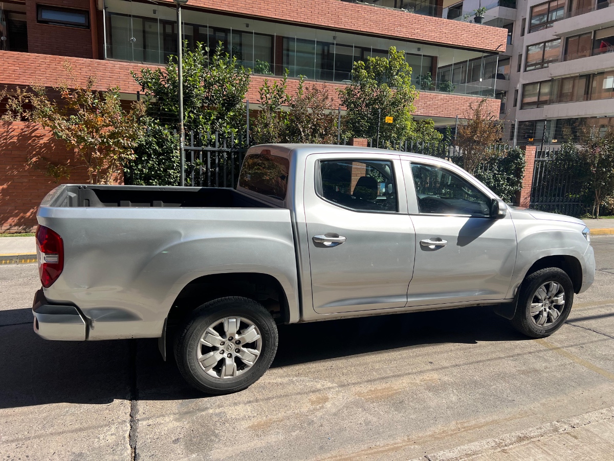 Vehicle media 8