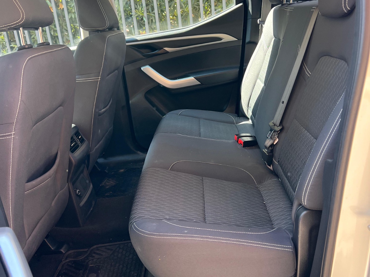 Vehicle media 9