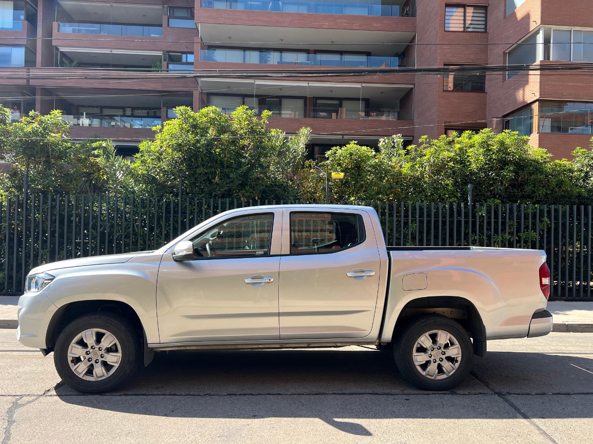 Vehicle media 4