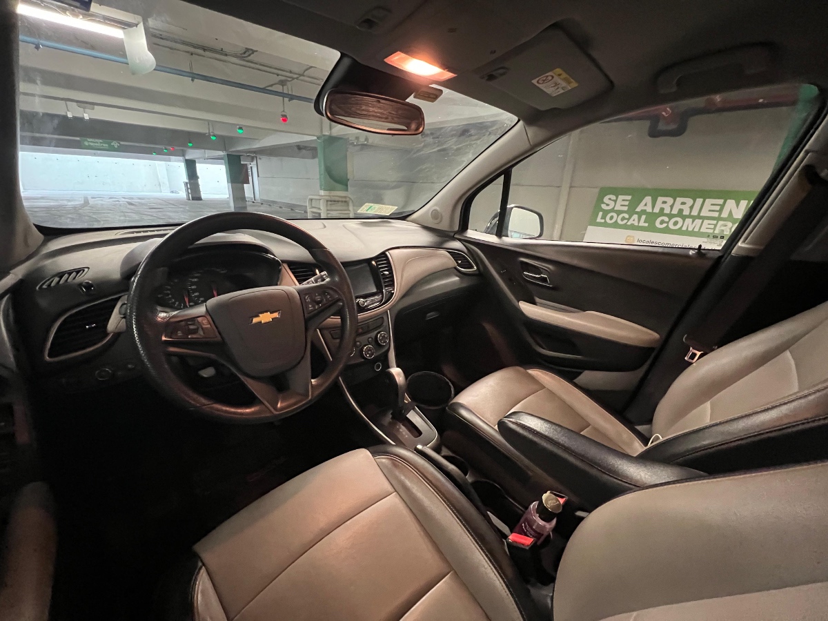 Vehicle media 7