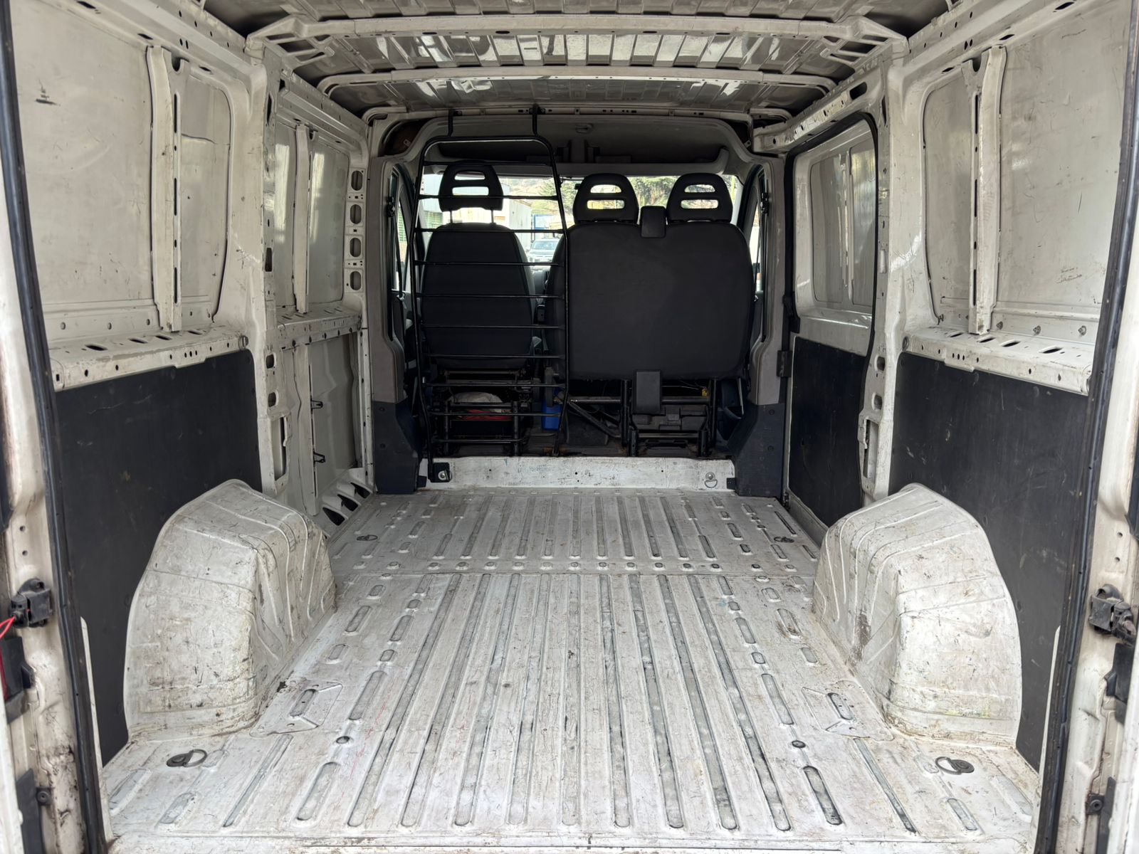 Vehicle media 9