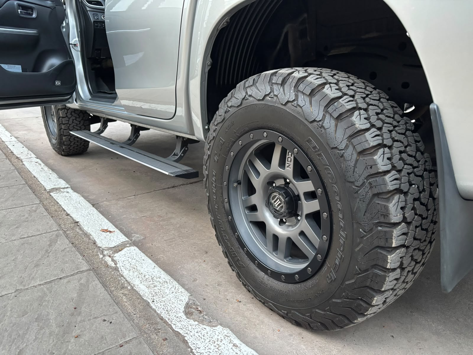 Vehicle media 9