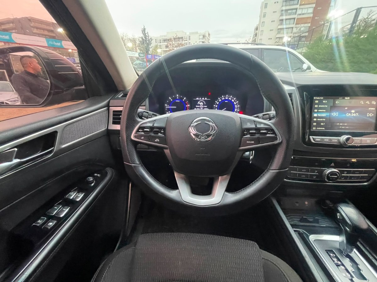 Vehicle media 9
