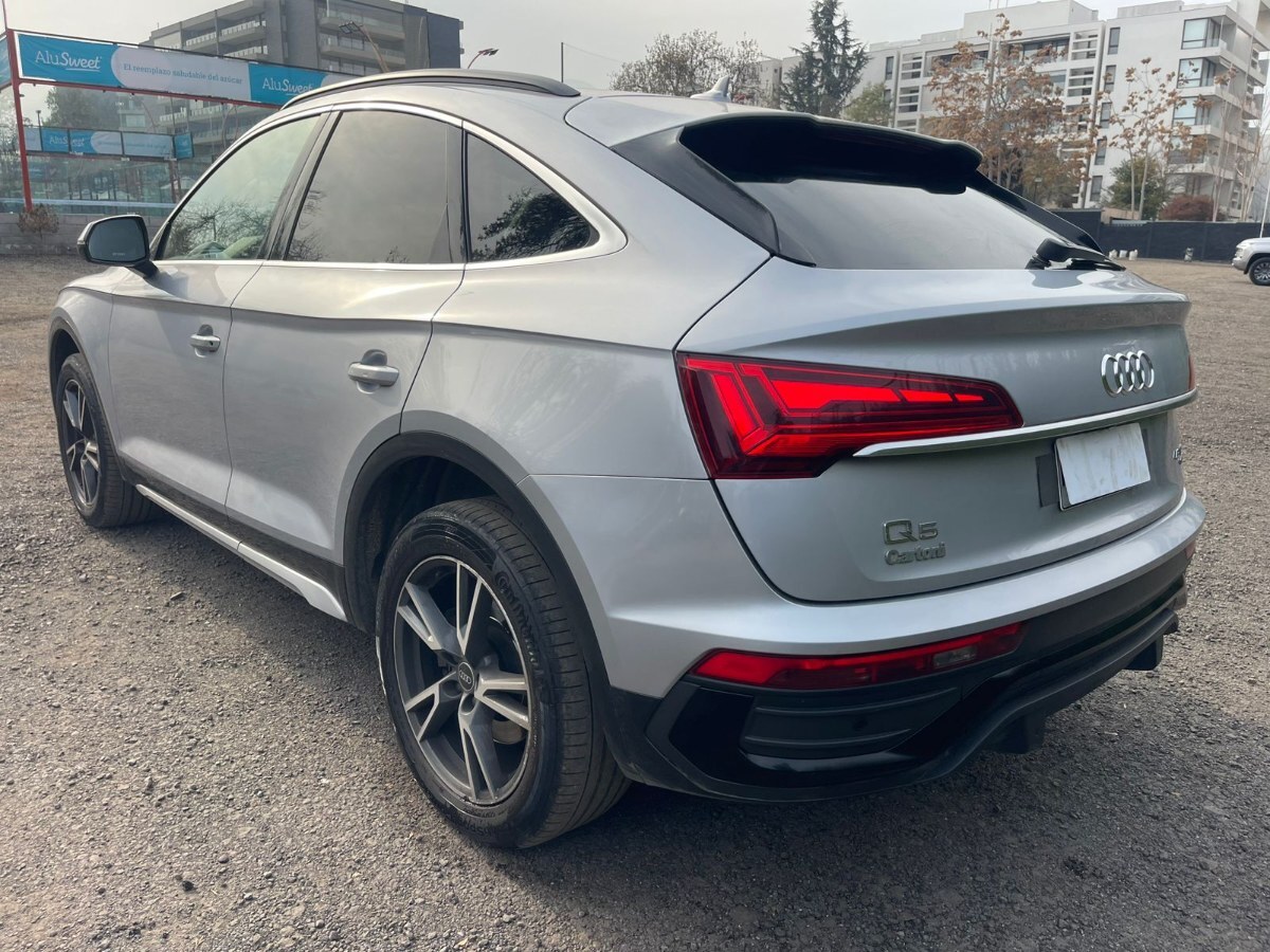 Vehicle media 8