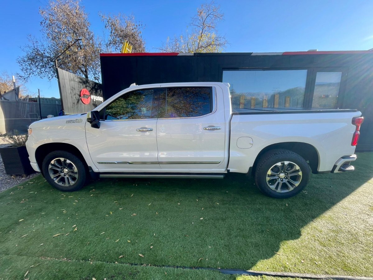 Vehicle media 5