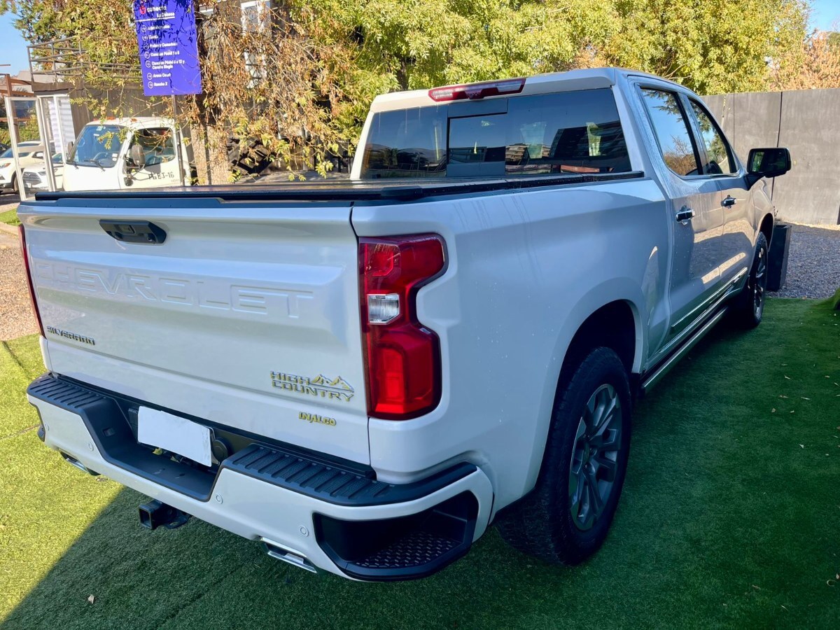 Vehicle media 6